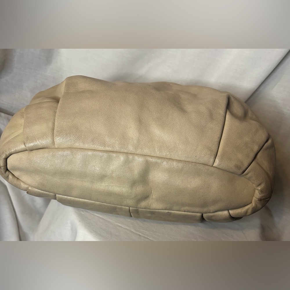 2013 Coach Madison All Leather Cream Color Satchel- Pre Loved Authentic- GUC 💜 - Picture 9 of 16